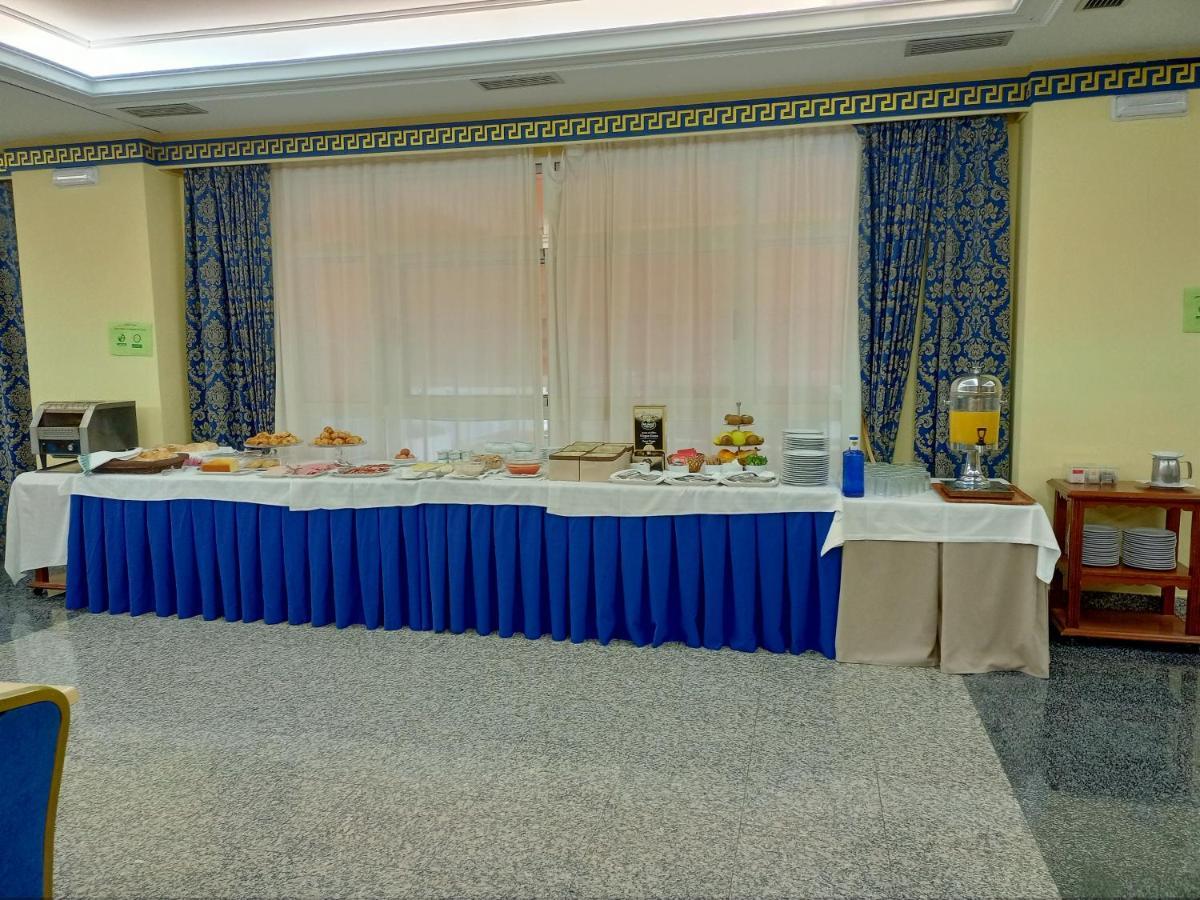 Victoria Hotel Trujillo Bagian luar foto